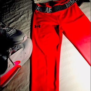 Under Armour leggings (running/sports)Great color!